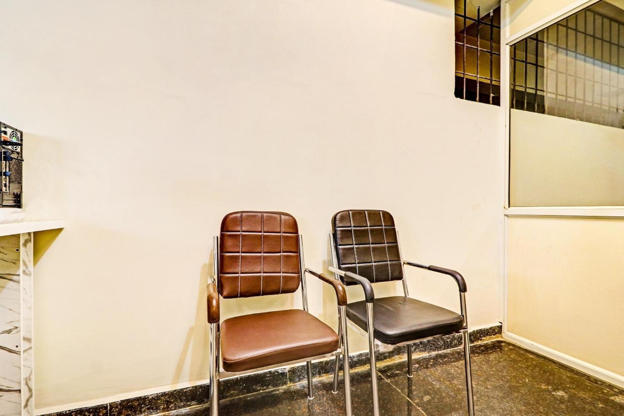 Oyo Happy Stay Hotels Hyderabad Ngoại thất bức ảnh