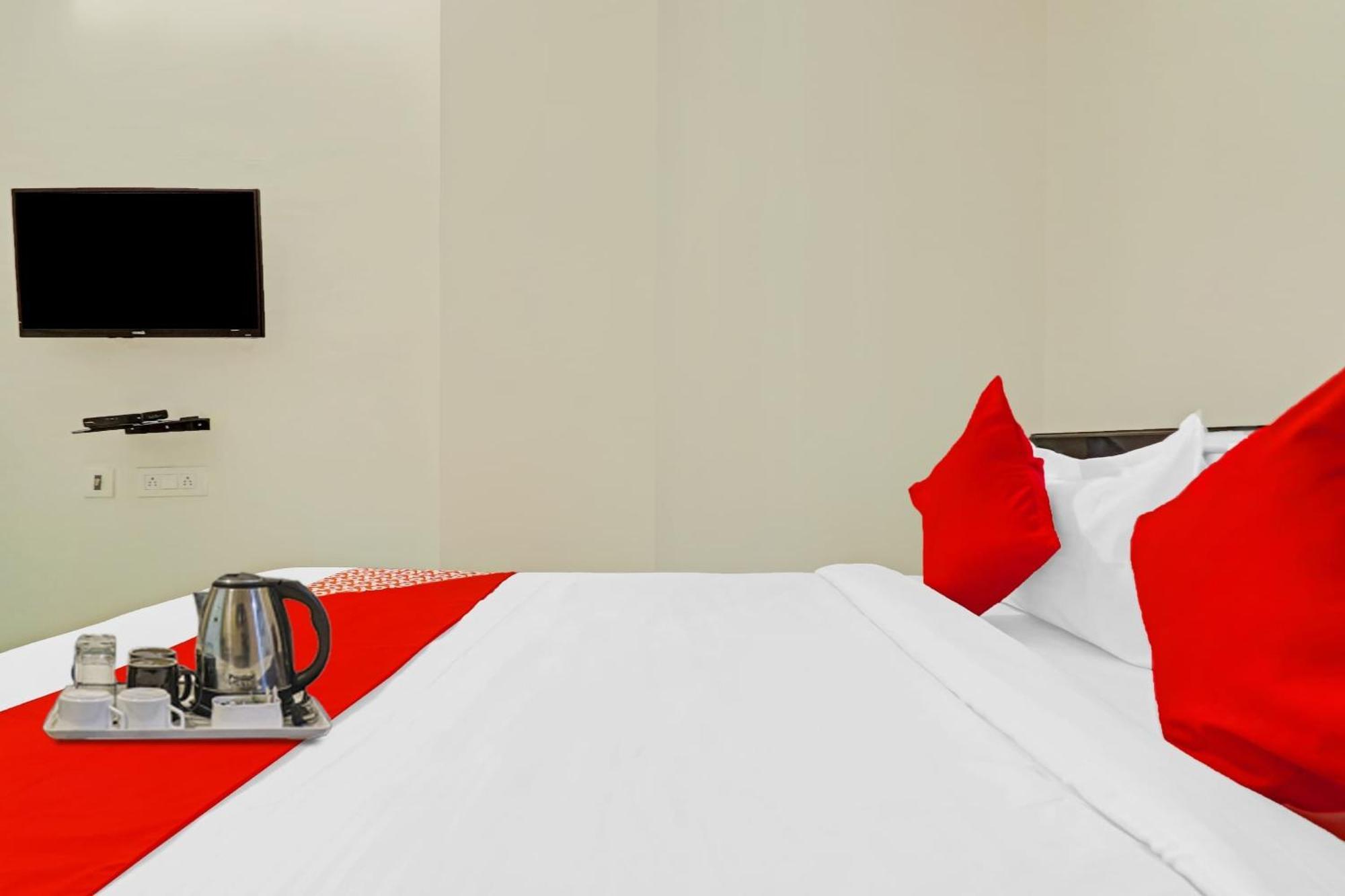 Oyo Happy Stay Hotels Hyderabad Ngoại thất bức ảnh
