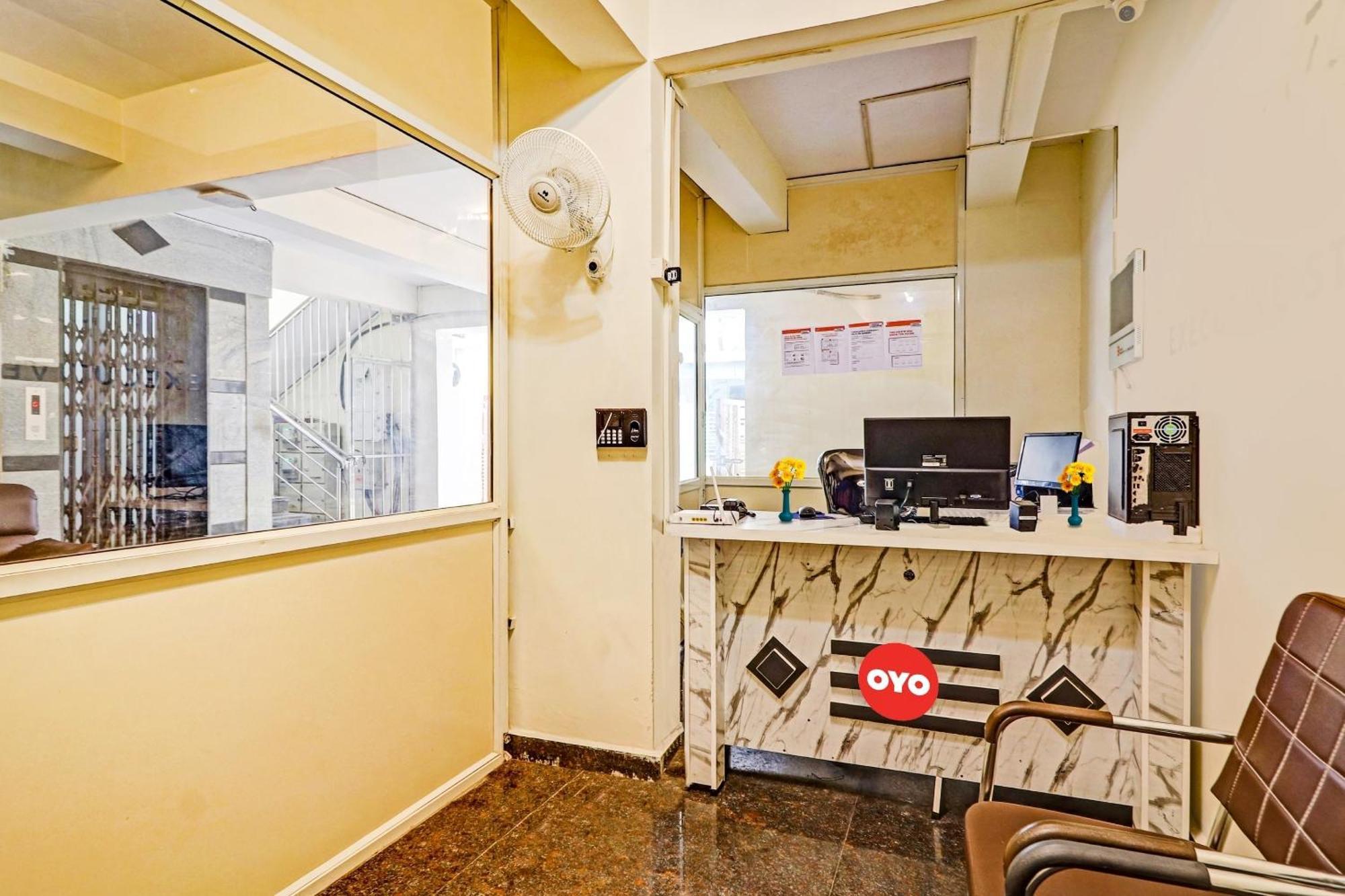 Oyo Happy Stay Hotels Hyderabad Ngoại thất bức ảnh